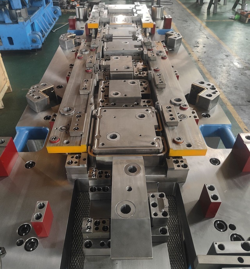 Large transfer stamping die assembly and lifting